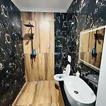 Tiki Luxury In Center Tiran