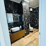 Tiki Luxury In Center Daire